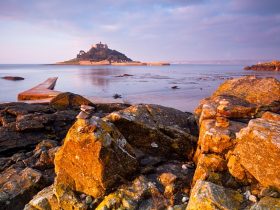 How to photograph in low light without a tripod