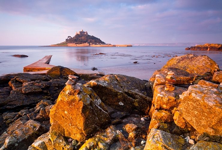 How to photograph in low light without a tripod