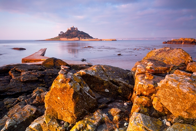 How to photograph in low light without a tripod